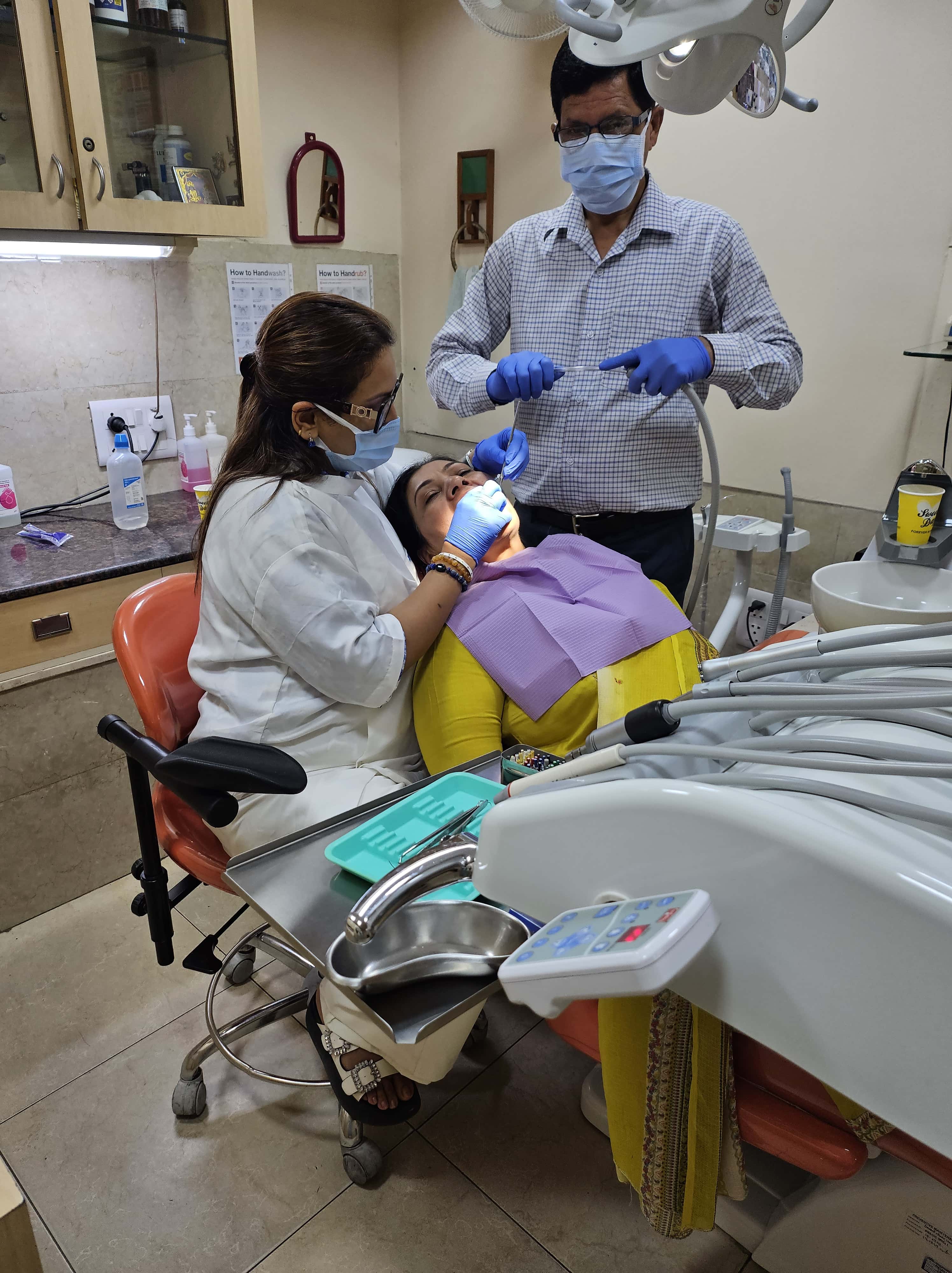 Cosmetic dental services in Delhi – smile makeover and whitening
